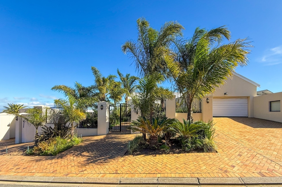 5 Bedroom Property for Sale in Plattekloof Western Cape